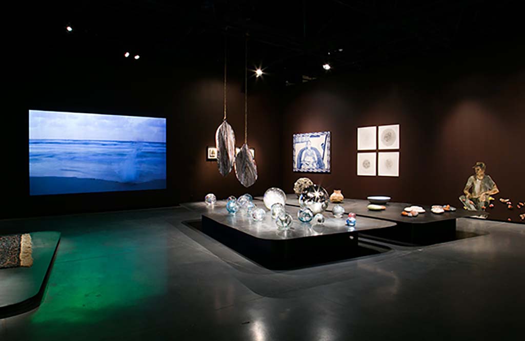 Space design at tel aviv Bienalle for crafts and design by hanan de langa phography hadar saifan